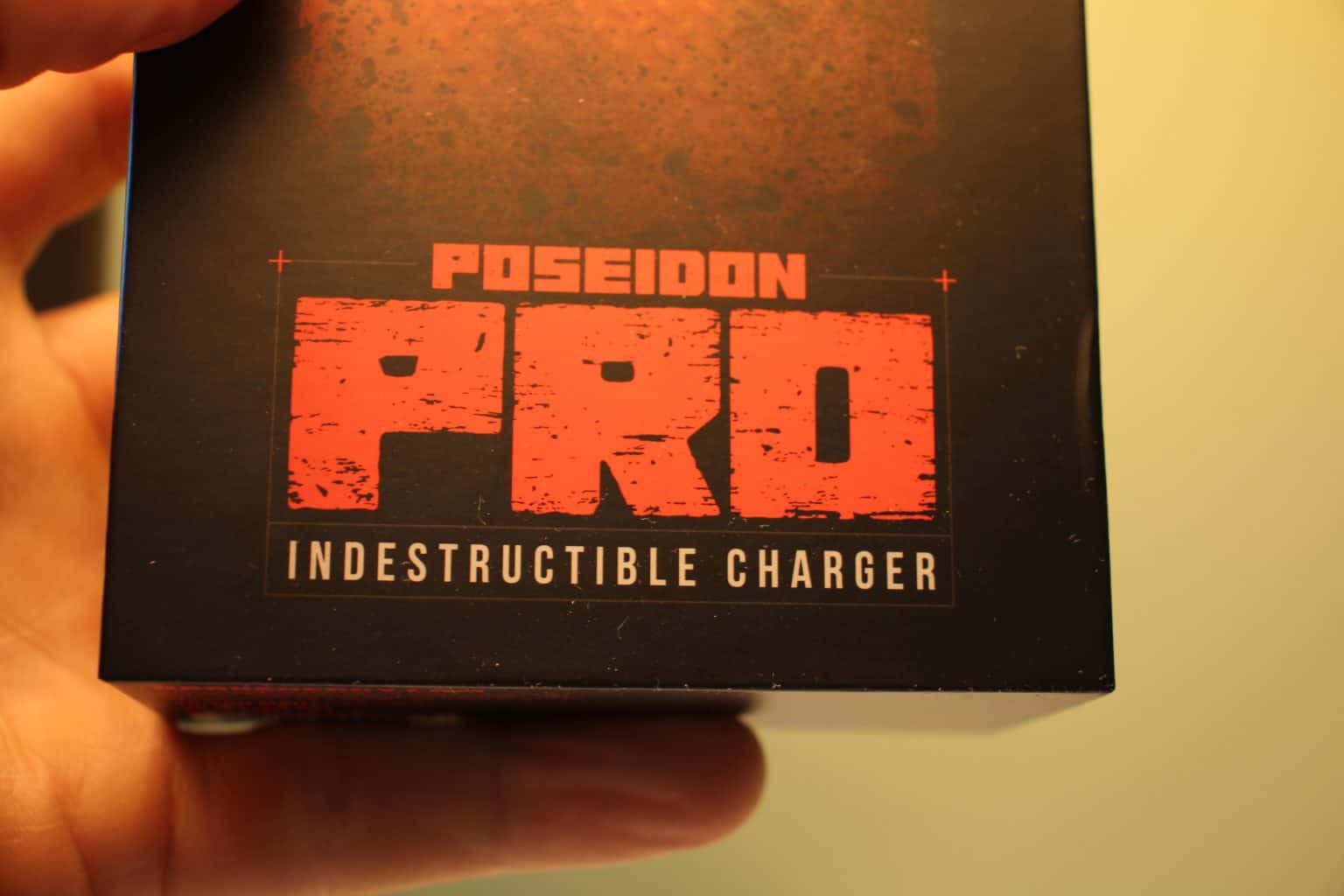 Dark Energy Poseidon Pro - Caricabatterie portatile indistruttibile, 10.000 mAh ad alta capacità, ricarica rapida, porte USB-C e USB-A, ultra-resistente Armor Flex, impermeabile IP68, realizzato per